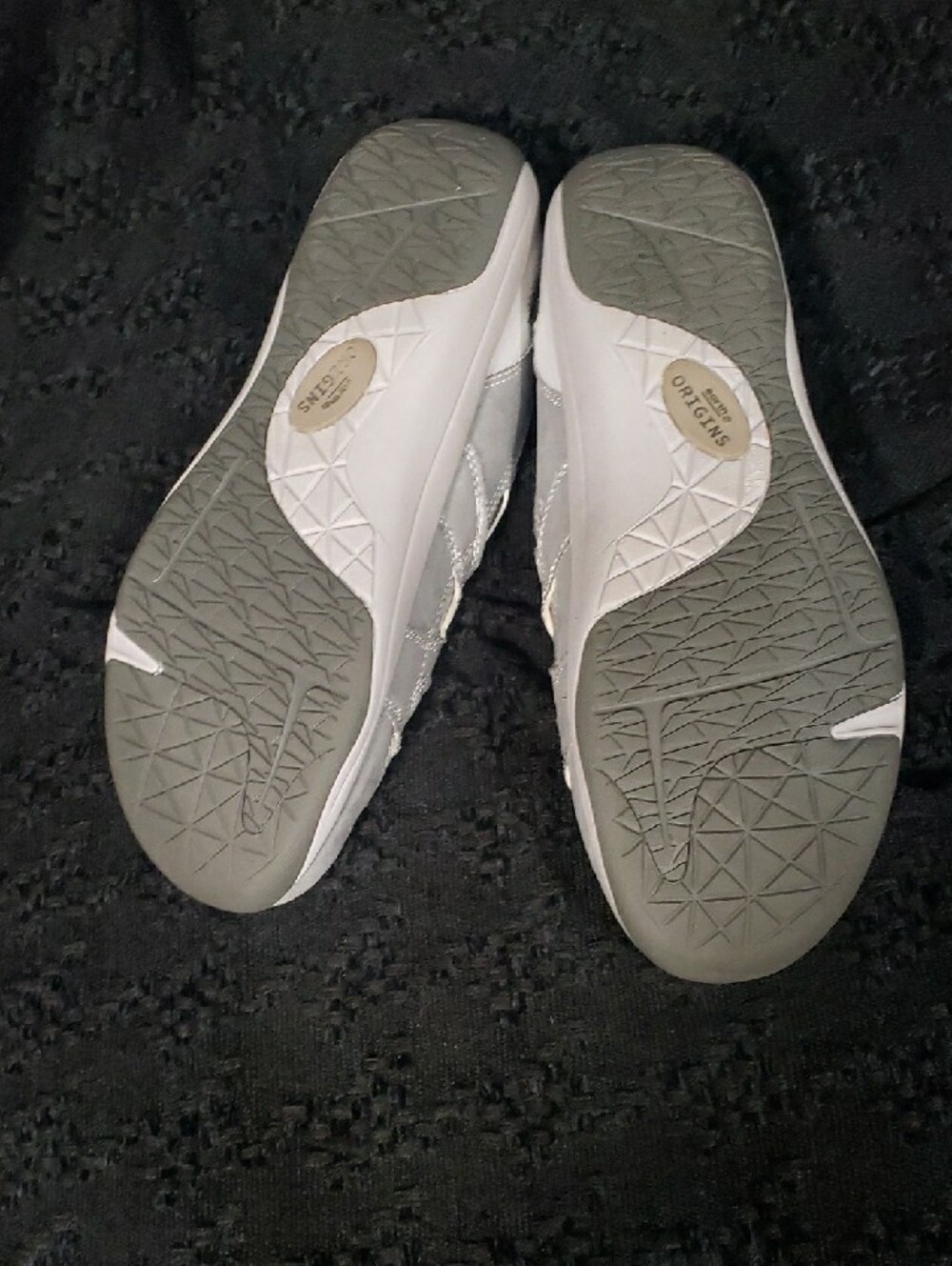 Origins Women's Gray Closed-Toe Casual Sandals - Picture 8 of 8